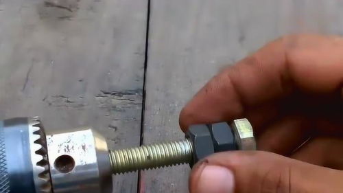 牛人用螺絲制作成砂輪,真的太實(shí)用了